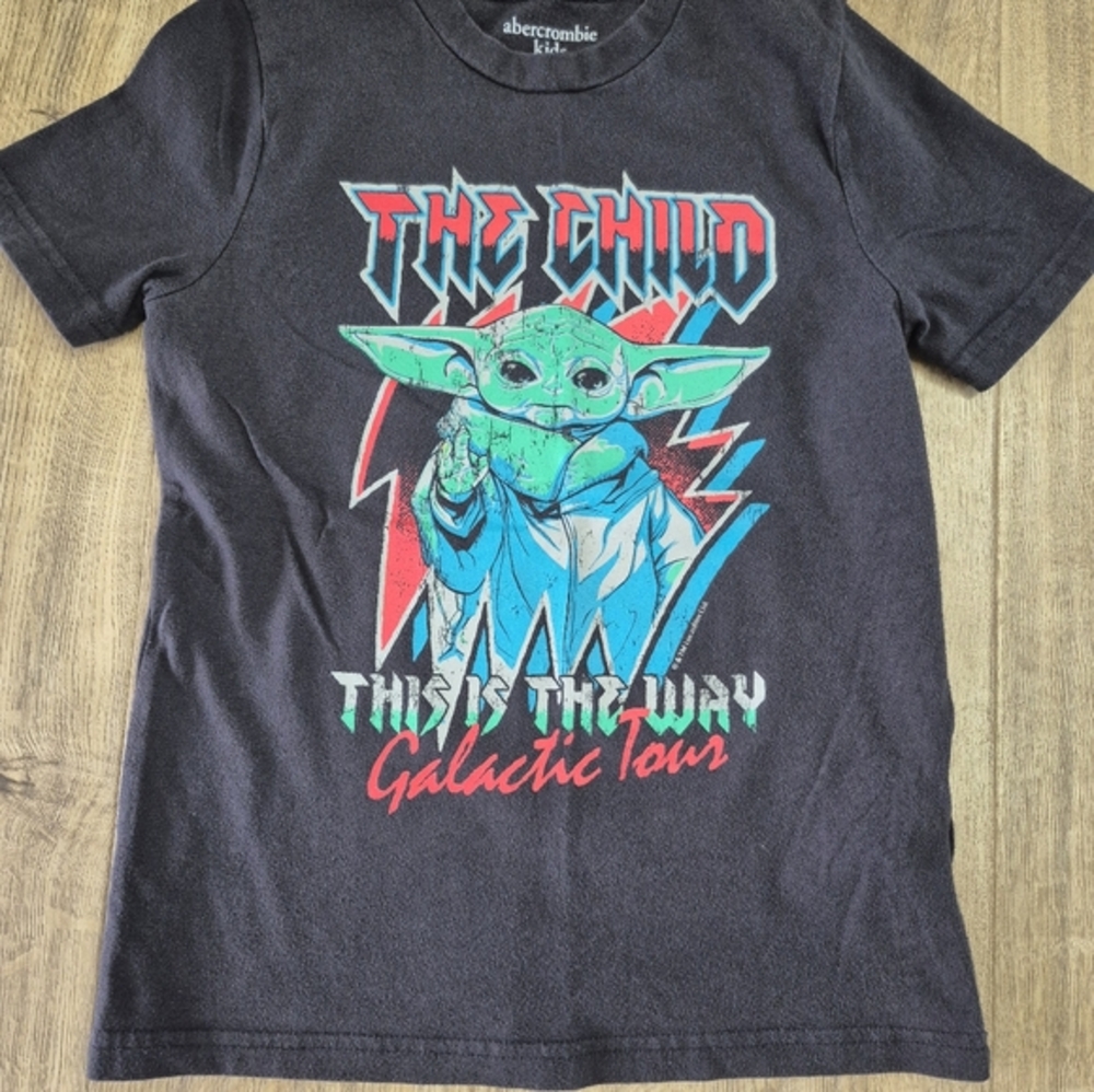 Abercrombie kids size 7/8 Star wars Mandalorian "the child" tshirt